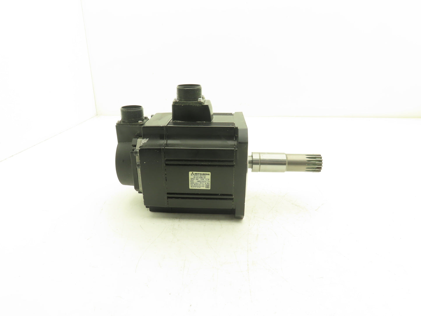 Mitsubishi HC-SF102BK-S4 AC Servo Motor 1kW 123V 3PH 2000rpm  -Encoder 0SA17-020