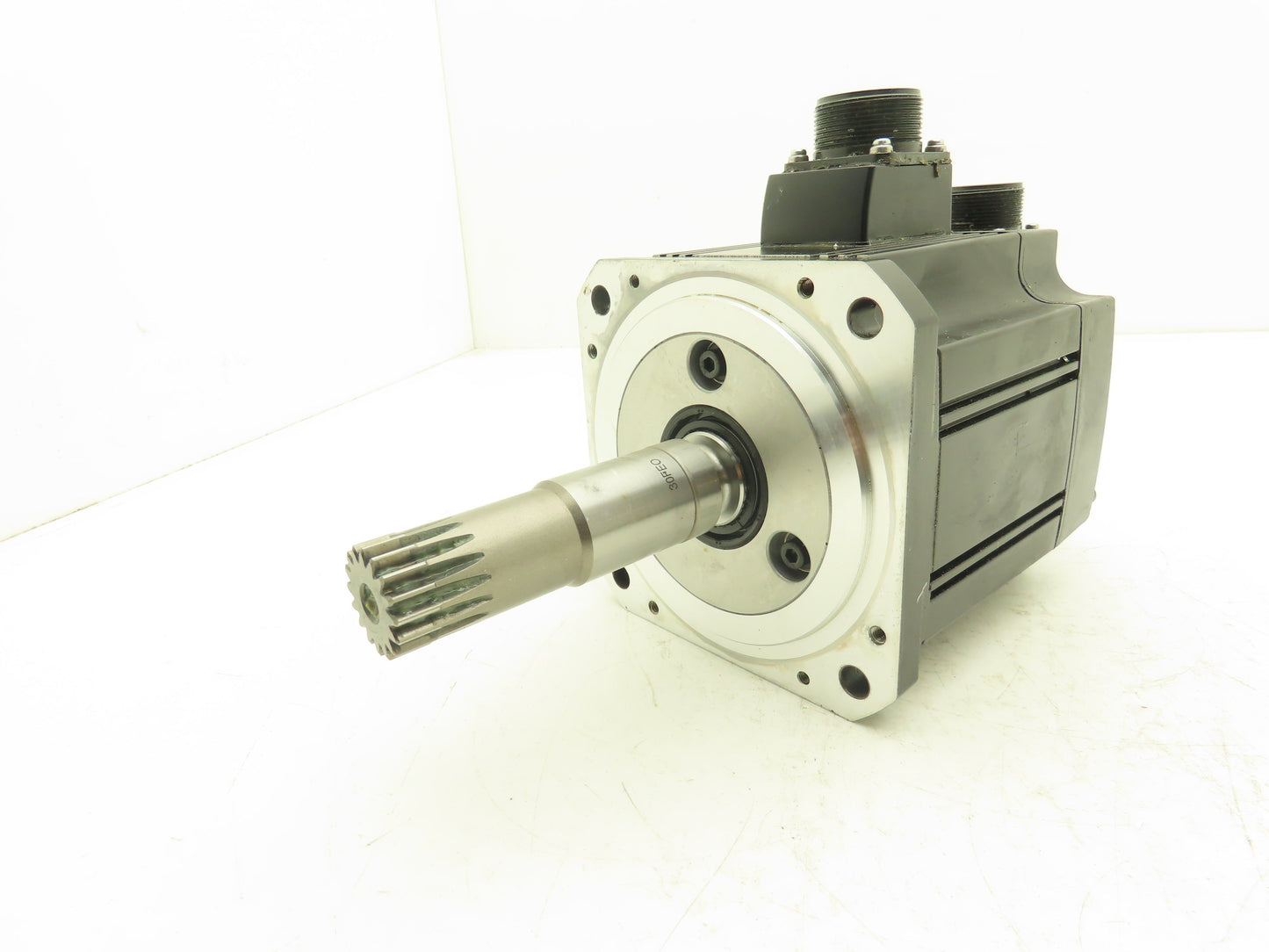 Mitsubishi HC-SF102BK-S4 AC Servo Motor 1kW 123V 3PH 2000rpm  -Encoder 0SA17-020