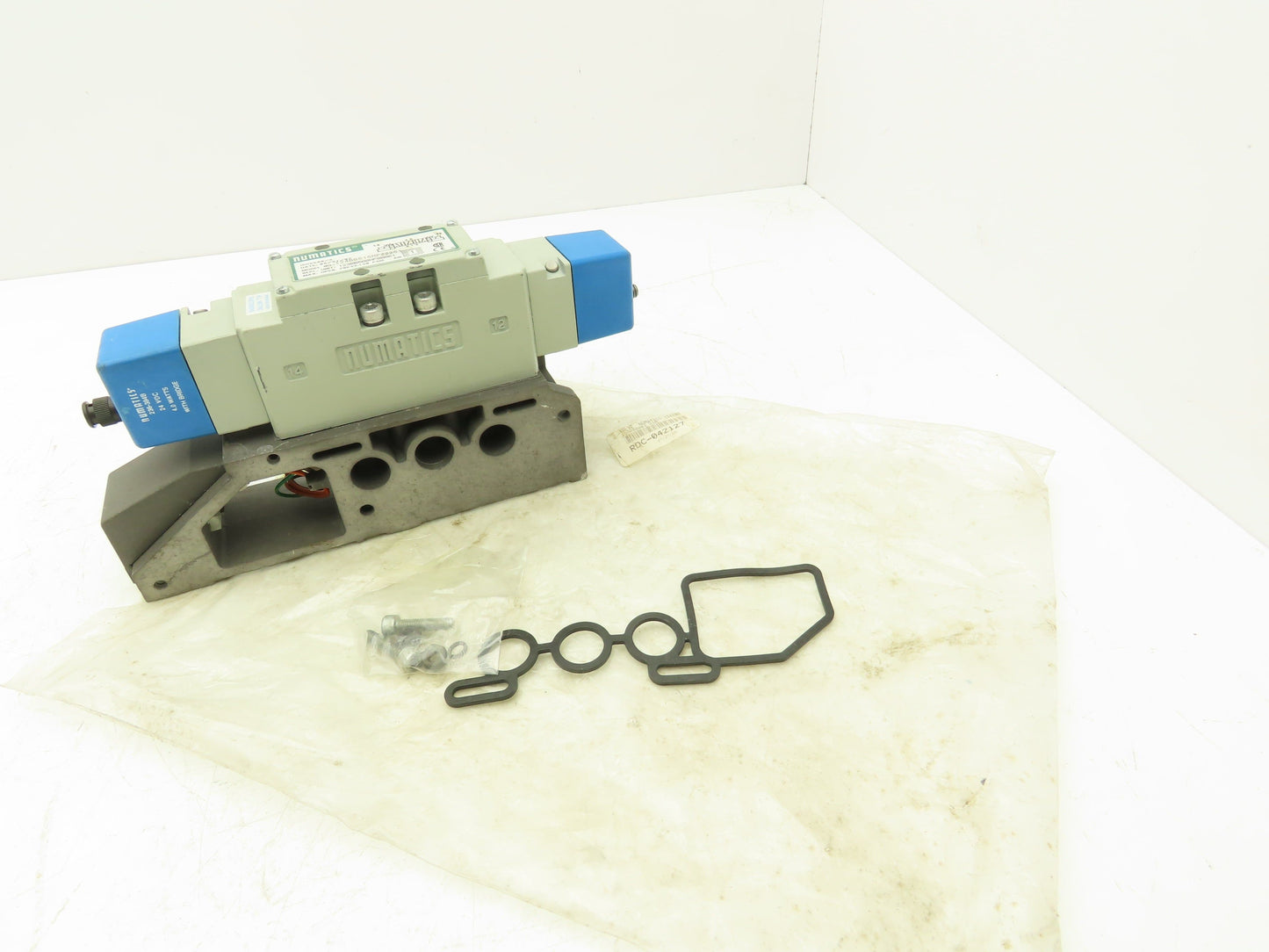 Numatics I24BB515MP00061 Solenoid Valve 5/2 150psig 24vDC 4W 1/2" NPT