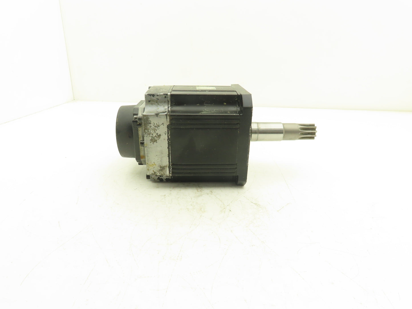 Mitsubishi HC-SF102BK-S4 AC Servo Motor 1kW 123V 3PH 2000rpm