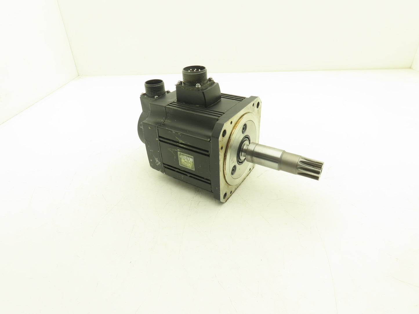 Mitsubishi HC-SF102BK-S4 AC Servo Motor 1kW 123V 3PH 2000rpm