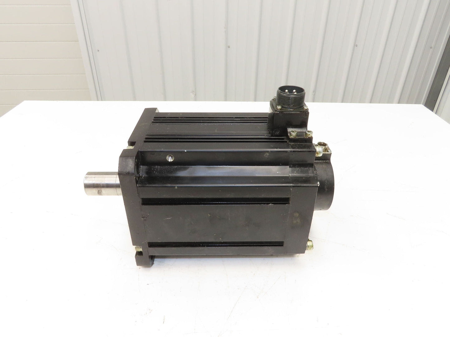 Mitsubishi HF-H703S AC Servo Motor 7kW 399V 3PH 3000rpm -Encoder OSA166S5NA