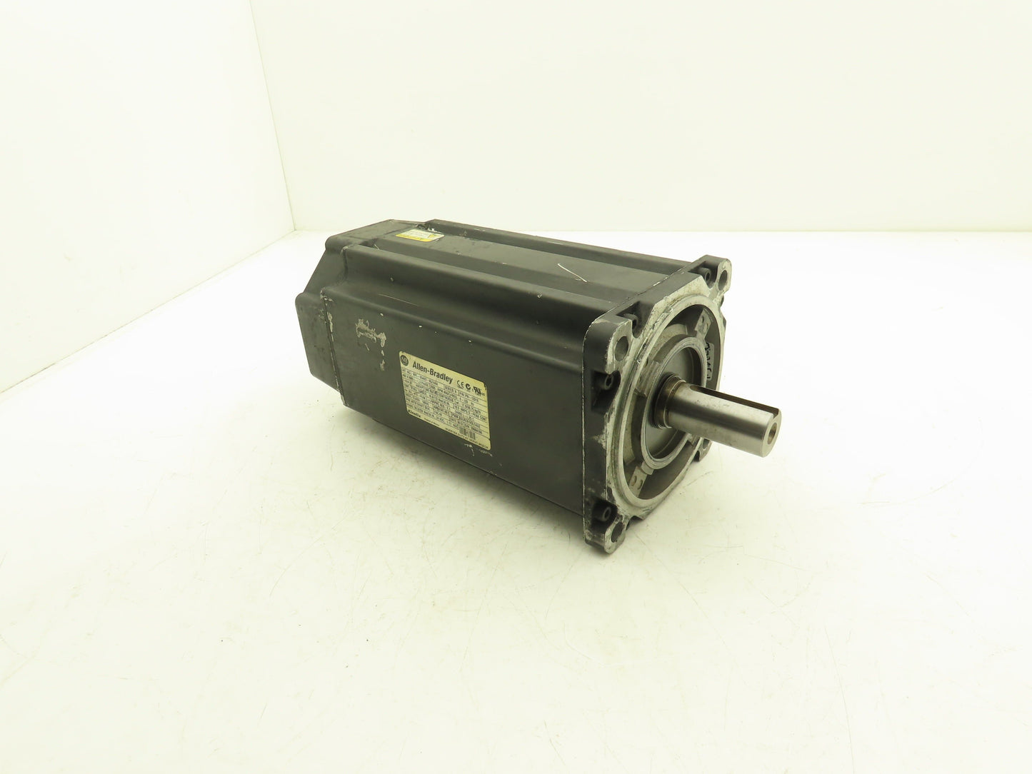 Allen Bradley MPL-B540D-MJ74AA AC Servo Motor 4.67Hp 2000 RPM 460V 3PH