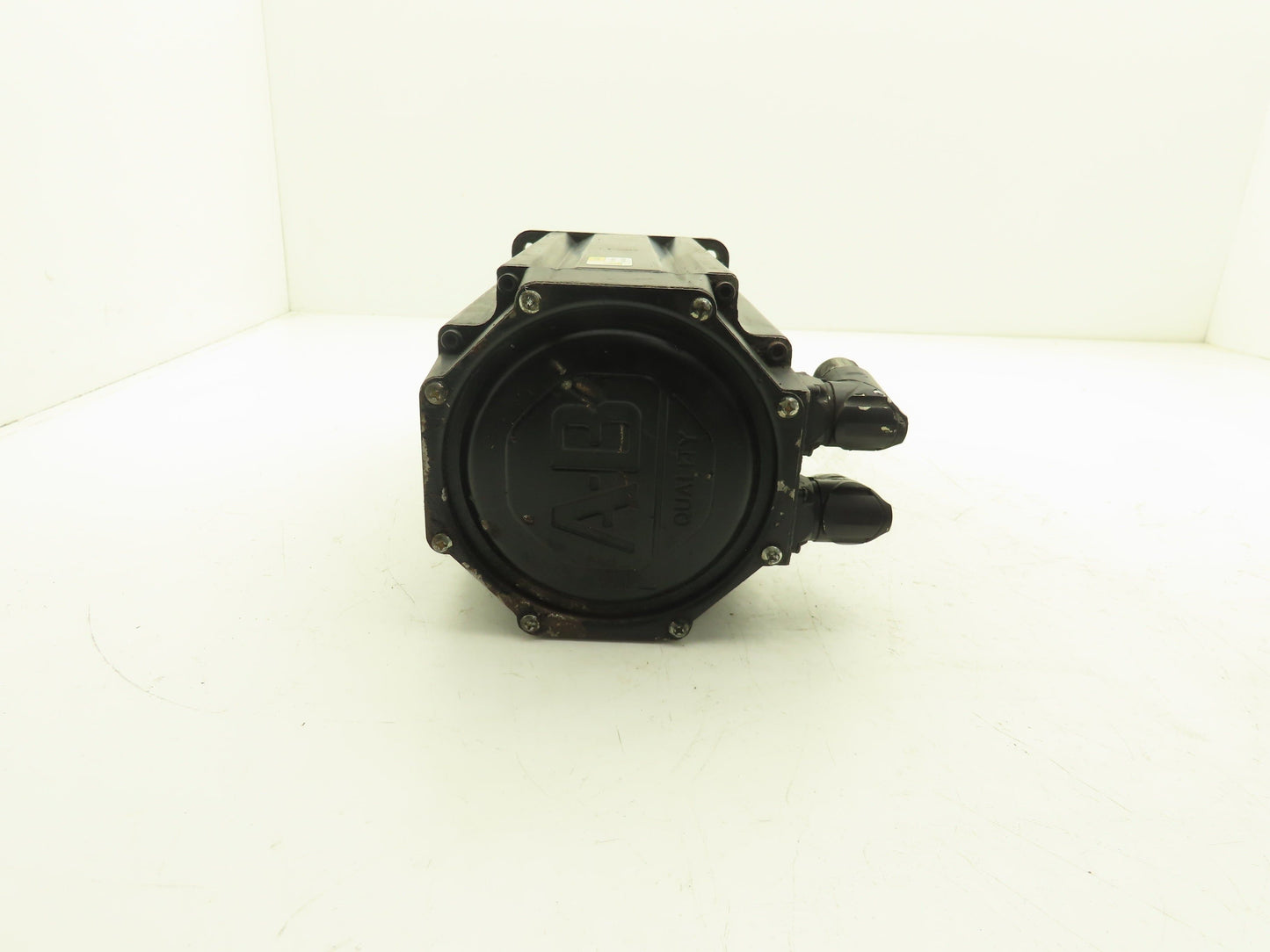 Allen Bradley MPL-B540D-MJ74AA AC Servo Motor 4.67Hp 2000 RPM 460V 3PH