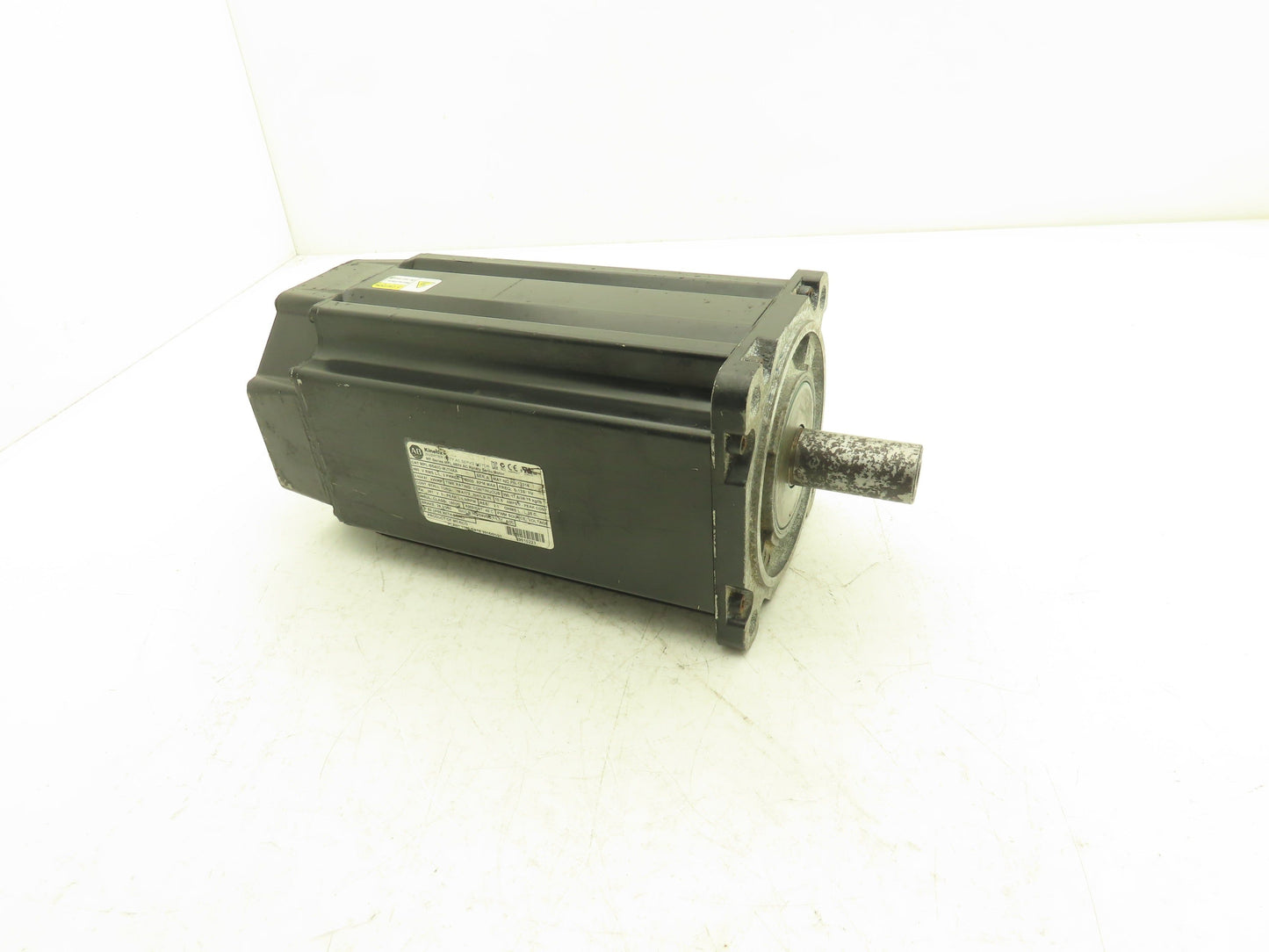 Allen Bradley MPL-B540D-MJ74AA Kinetix AC Servo Motor 4.67Hp 2000 RPM 460V 3PH