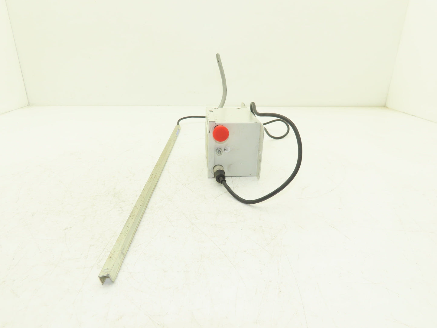 Chapman SM SEI508 Anti-Static Bar 18" With 5,000vRMS 15VA Power Supply