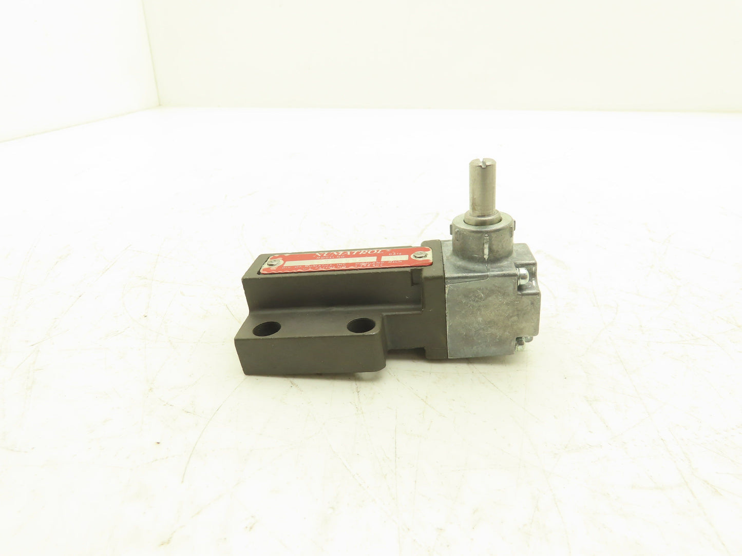 Numatrol LR5-0001 Sentinel Pneumatic Limit Valve 3-Position Lever