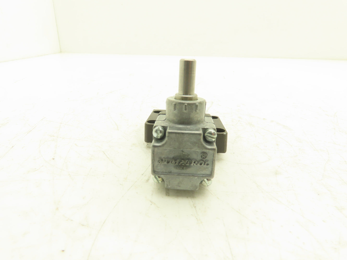 Numatrol LR5-0001 Sentinel Pneumatic Limit Valve 3-Position Lever