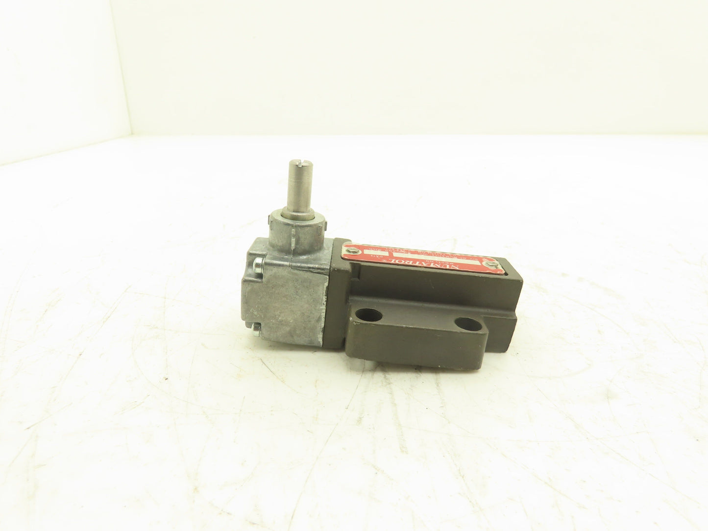 Numatrol LR5-0001 Sentinel Pneumatic Limit Valve 3-Position Lever