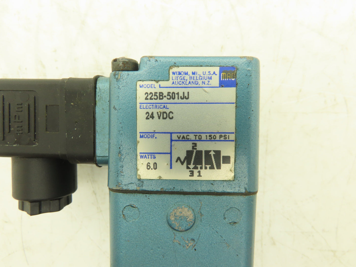 MAC 225B-501JJ Pneumatic 3/2 Solenoid Valve 1/4"npt 24VDC