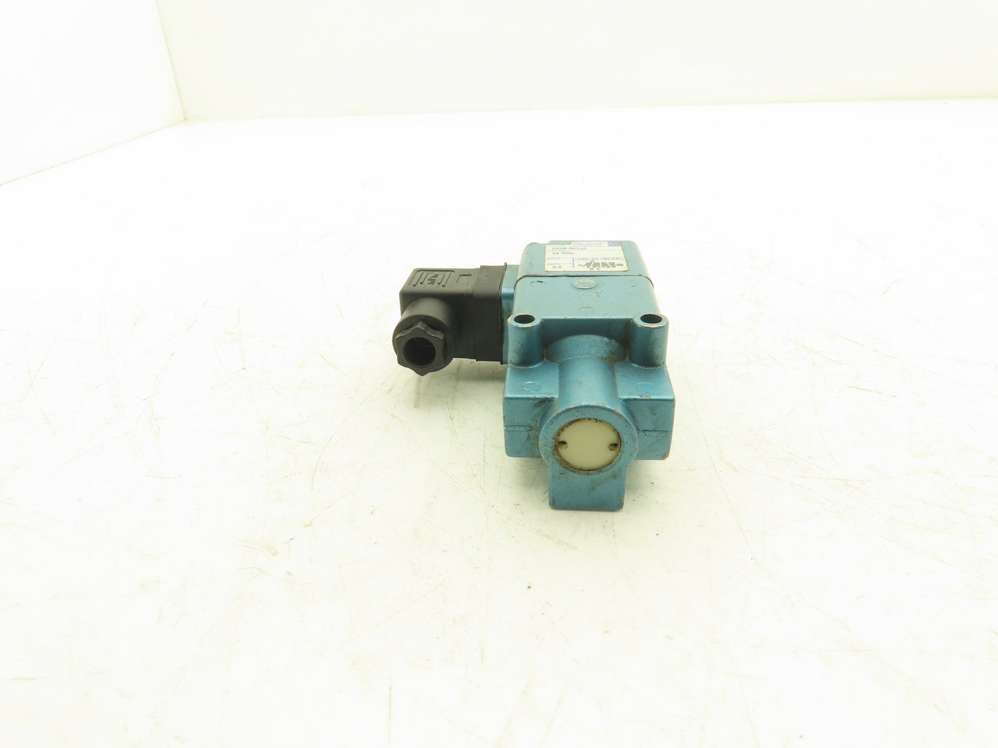 MAC 225B-501JJ Pneumatic 3/2 Solenoid Valve 1/4"npt 24VDC