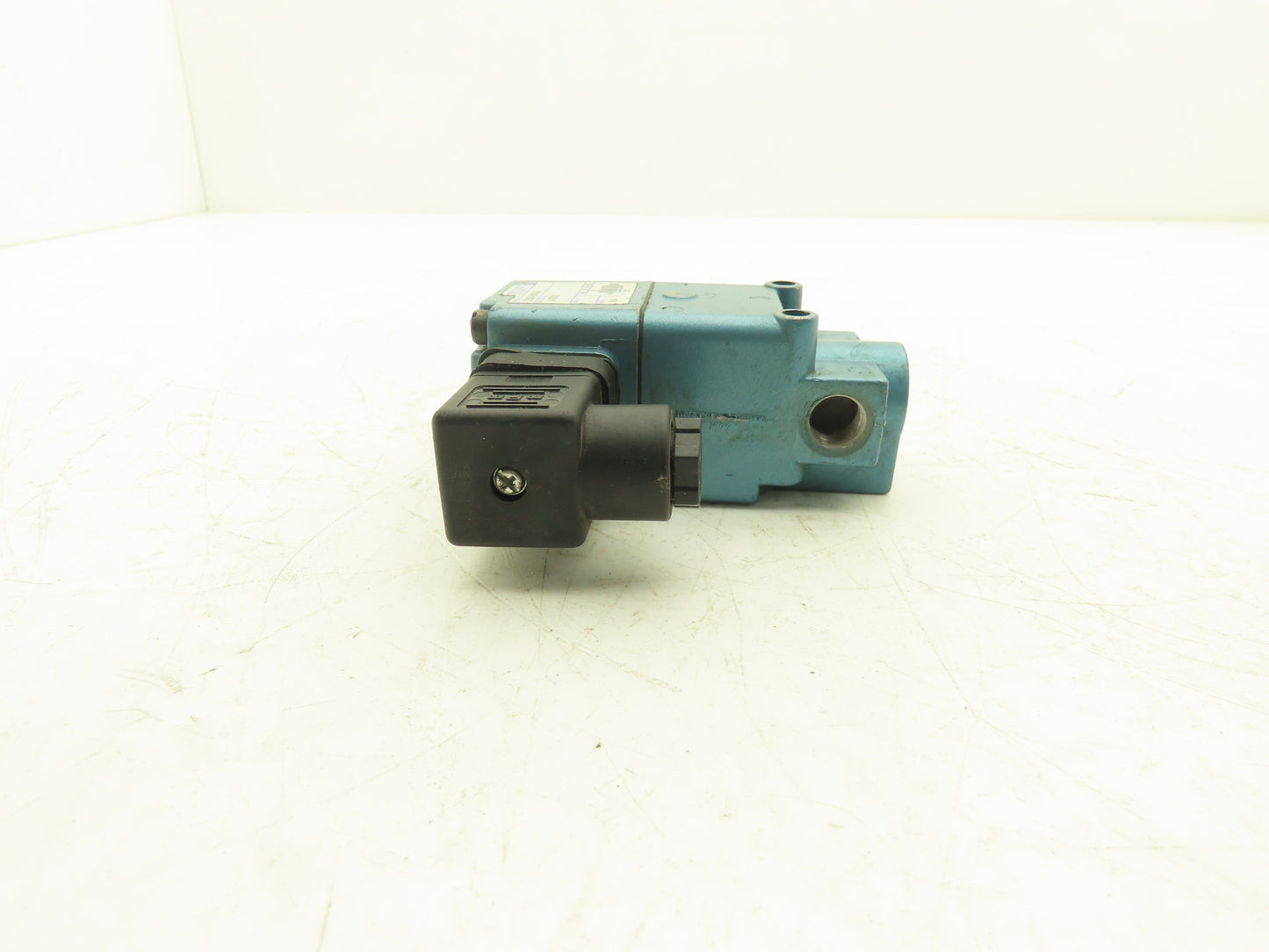 MAC 225B-501JJ Pneumatic 3/2 Solenoid Valve 1/4"npt 24VDC