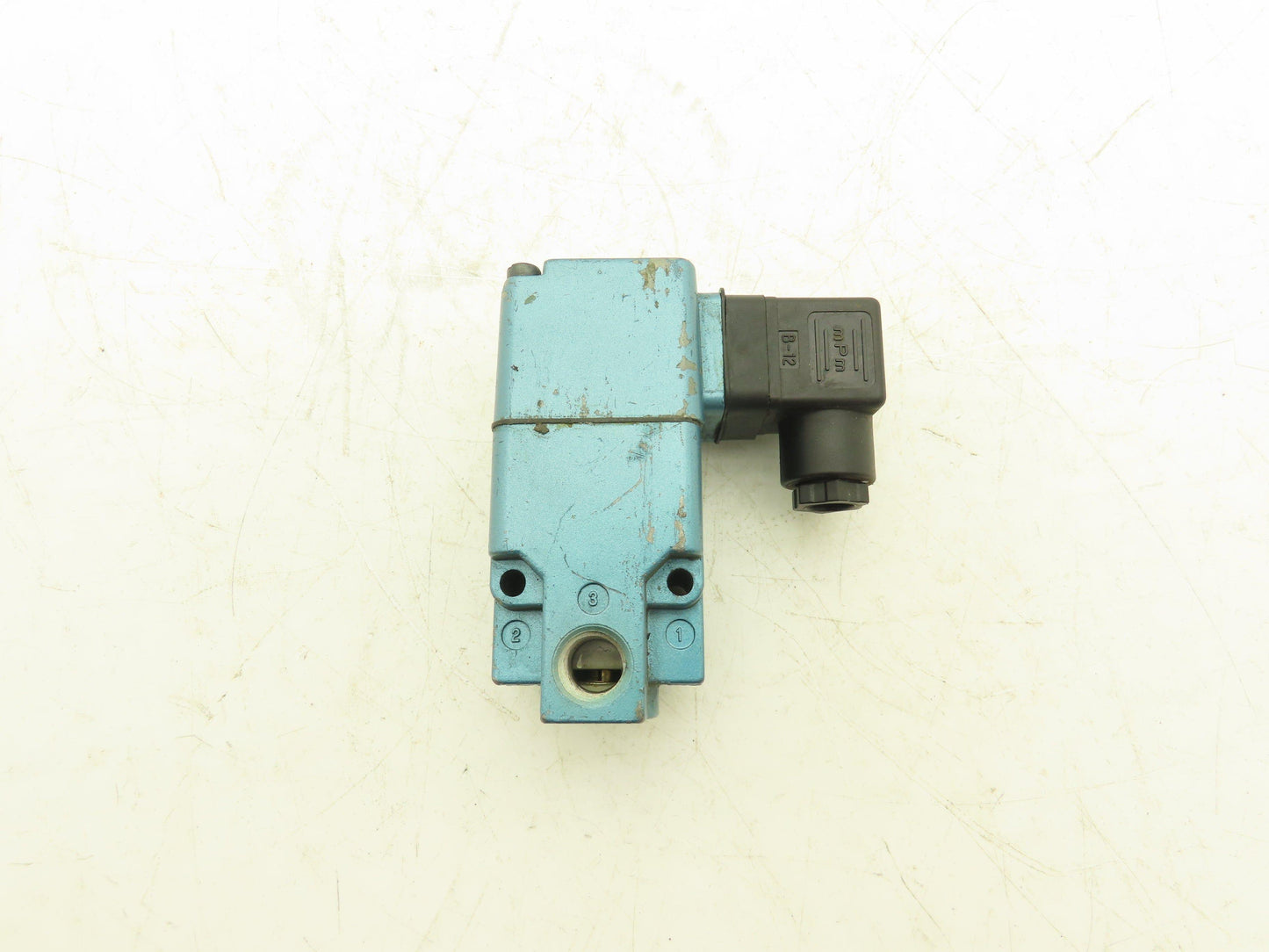 MAC 225B-501JJ Pneumatic 3/2 Solenoid Valve 1/4"npt 24VDC