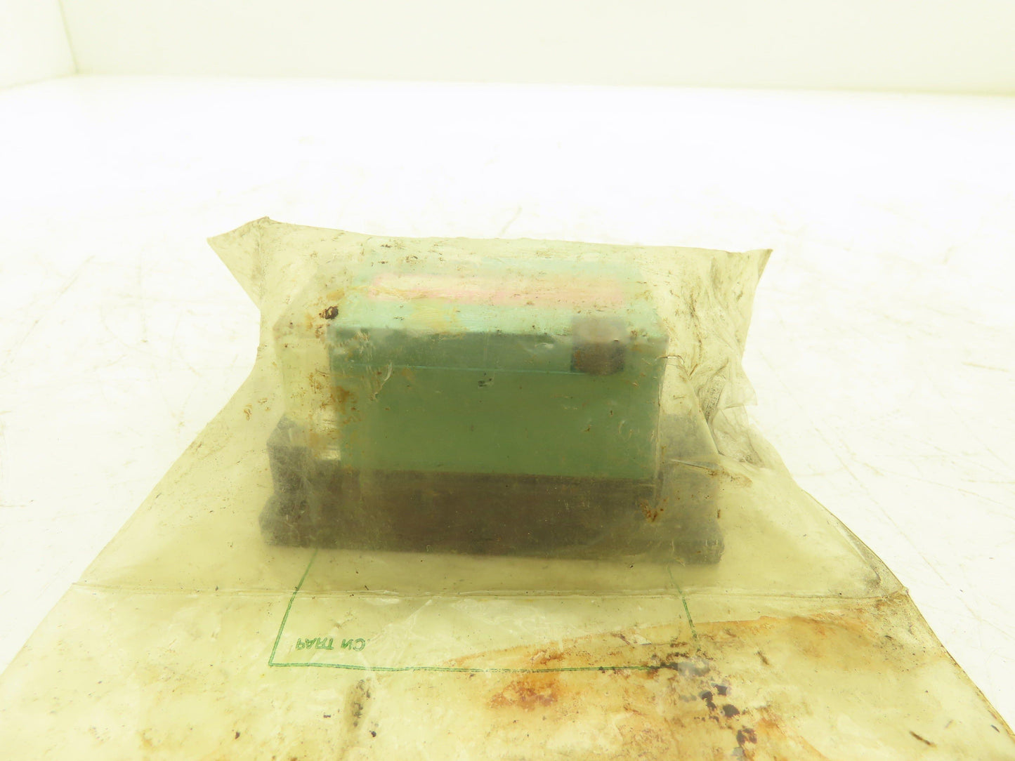 Numatics RA7-0103 Pneumatic Relay Valve w/Base 1/8"npt