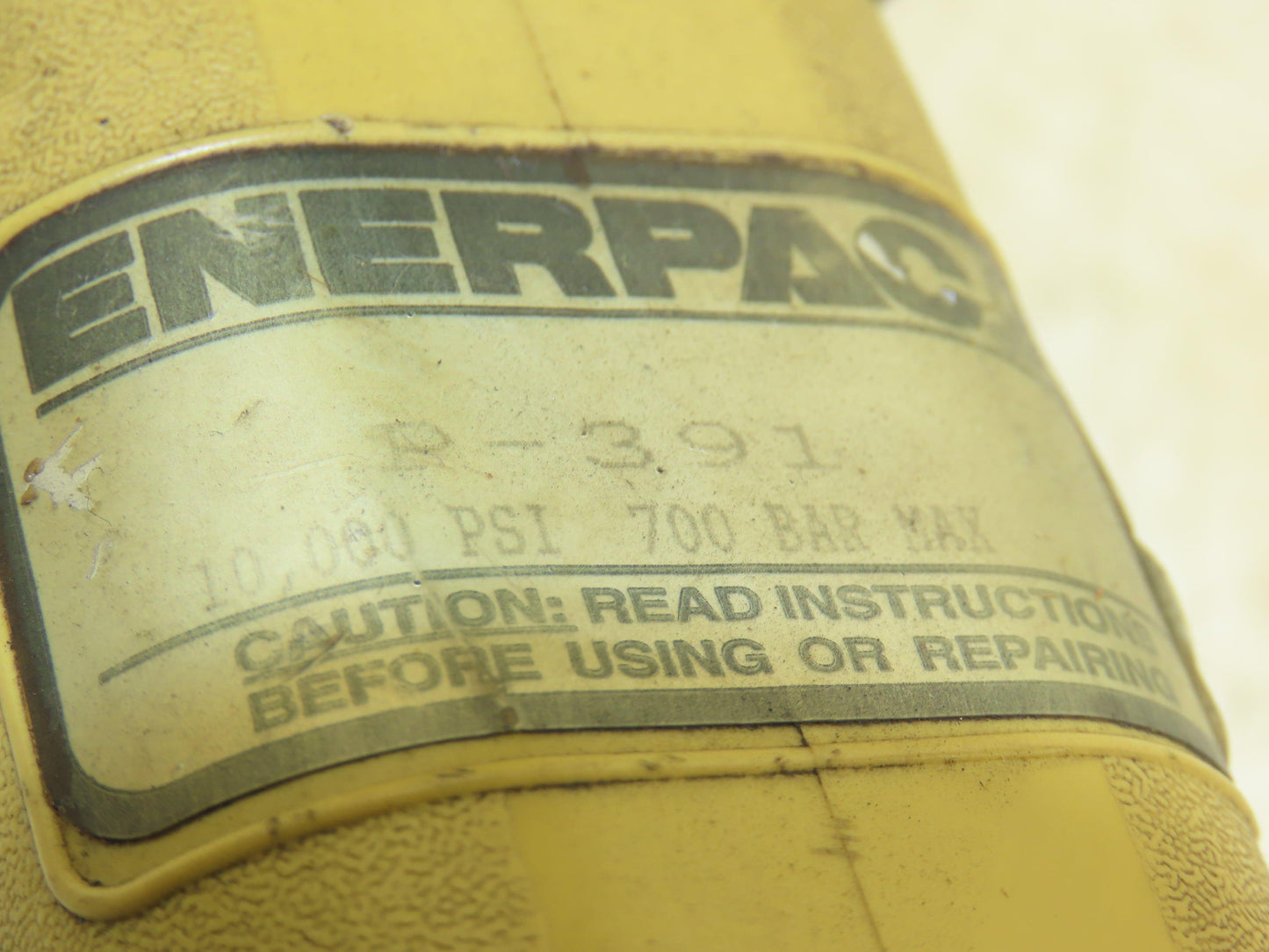 Enerpac P-391 Hydraulic Hand Pump 10,000 PSI Single Stage Lightweight
