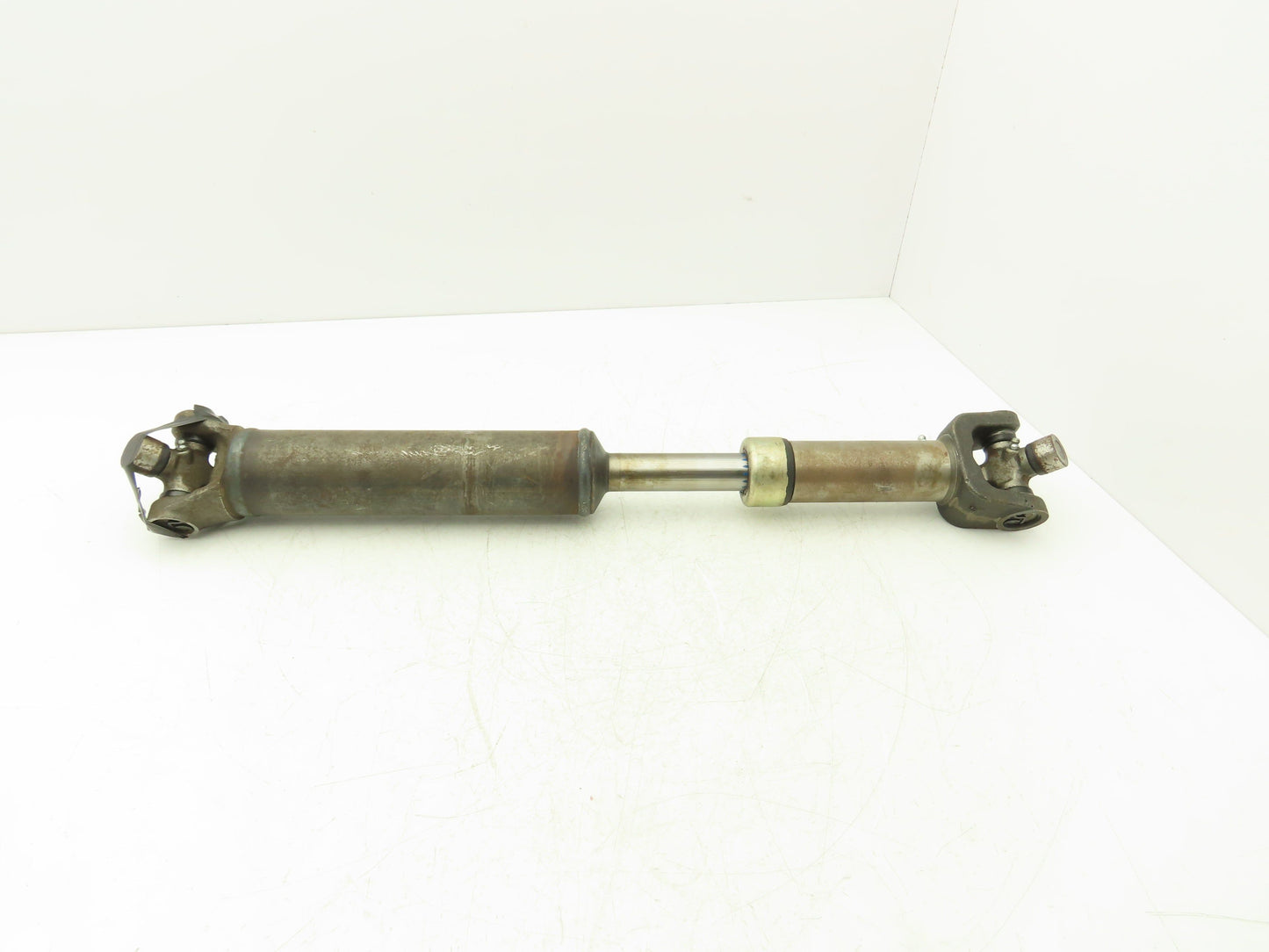 Neapco Drive Shaft 20.5"-24.5" Length 4" Slip Yoke 269 U-Joint Both Ends