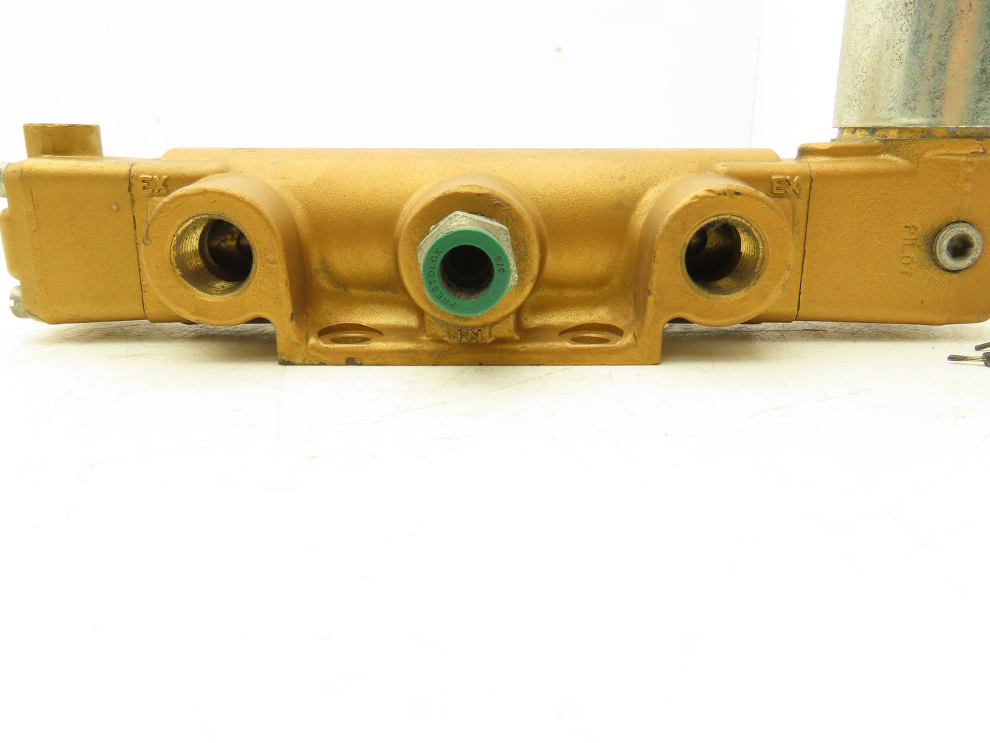 Versa VKG-4402-M-U-A1 Solenoid Valve Pneumatic 4-Way 40-175 PSI 120V