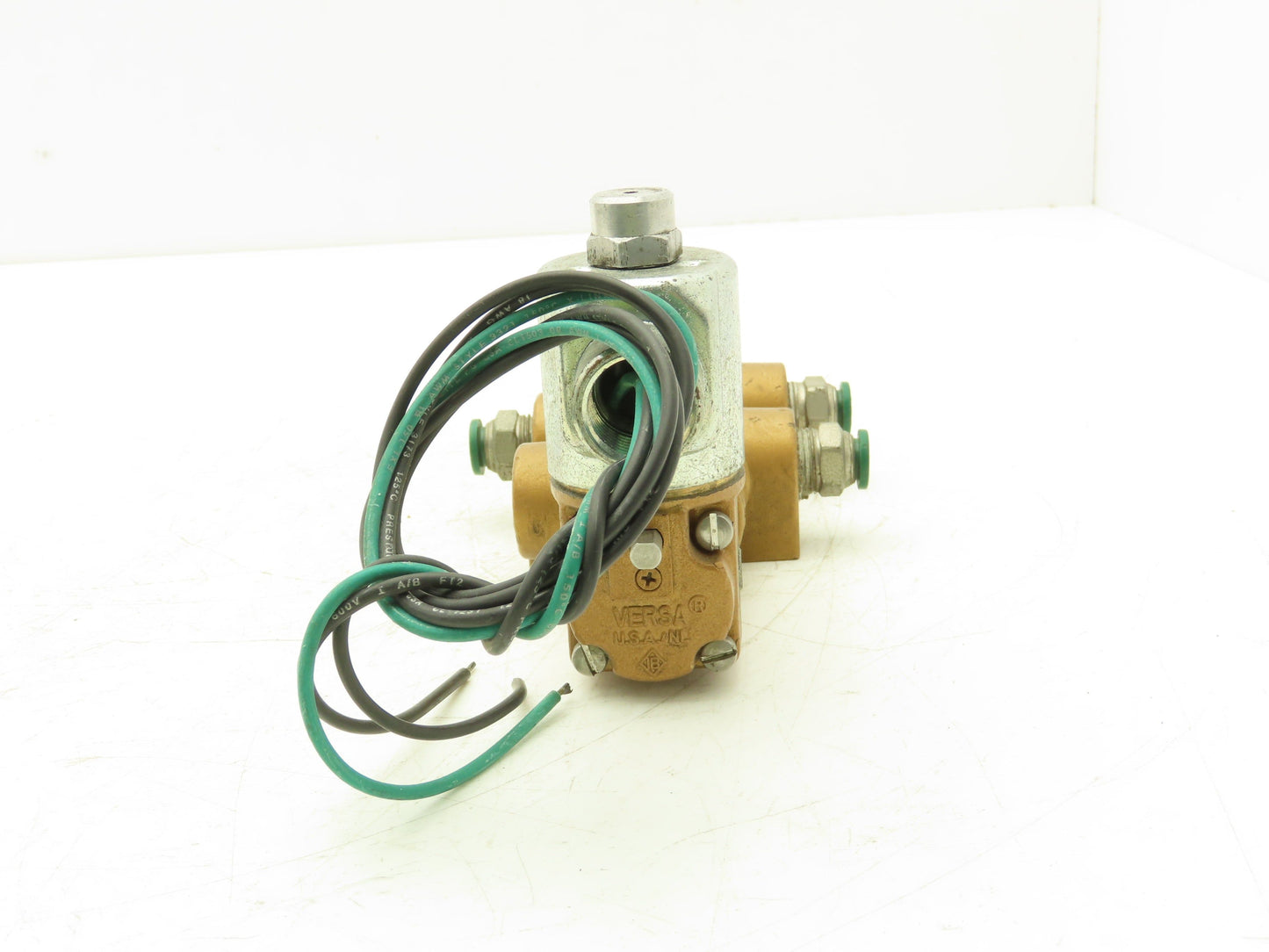 Versa VKG-4402-M-U-A1 Solenoid Valve Pneumatic 4-Way 40-175 PSI 120V