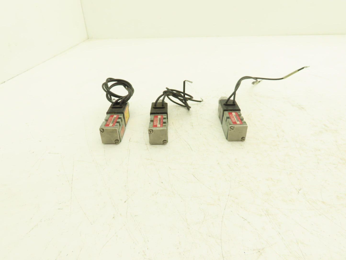 Numatics 031SA415O011Z Pneumatic Solenoid Valve 120V  Lot of 3