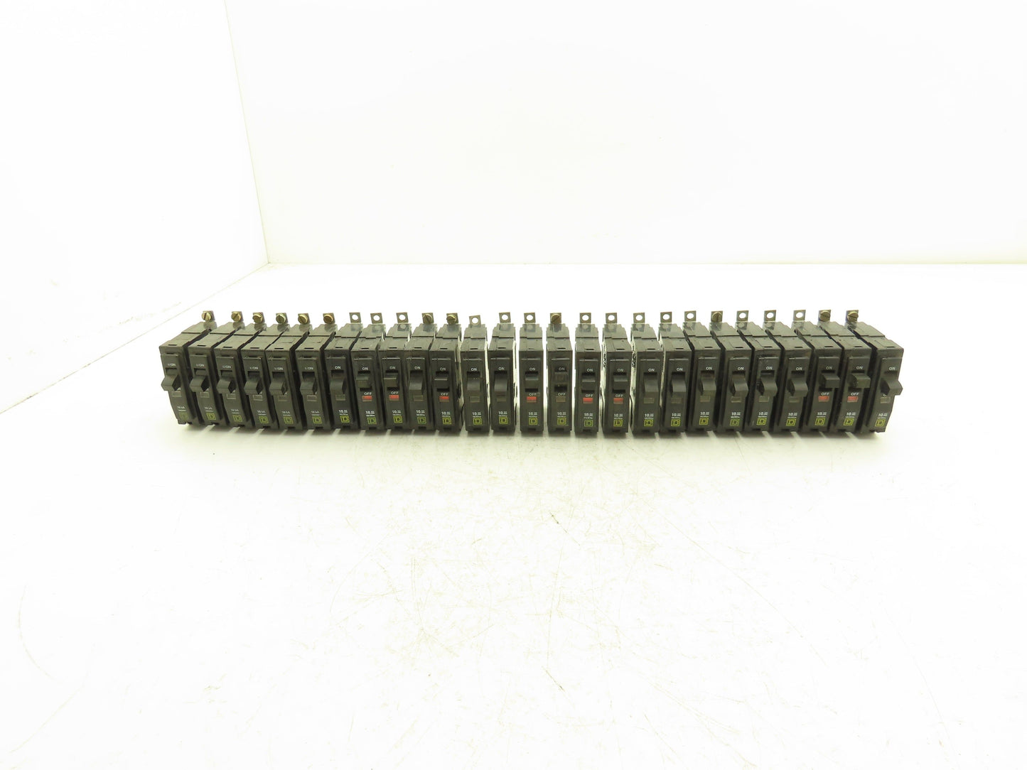 Square D QOB Circuit Breaker 10/20A 8-14AWG 1Ph 120/240v Mixed Lot of 26