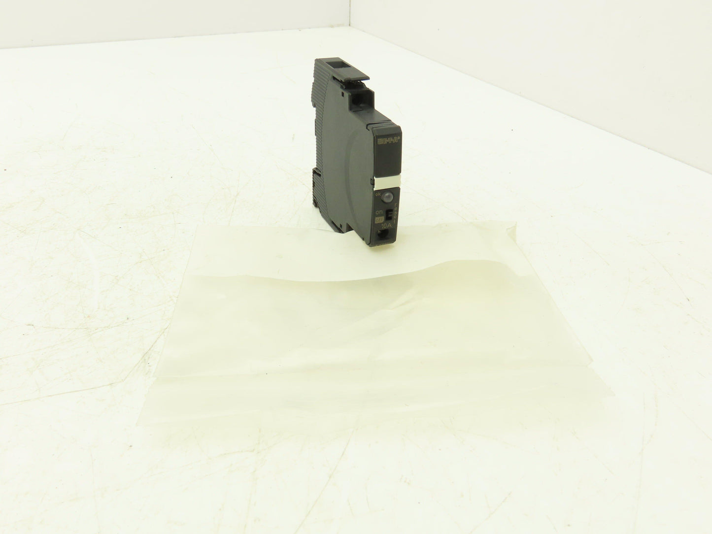 E-T-A ESX10-TA-100-DC24V-10A Circuit Breaker Protector 24VDC 10 Amp DIN Rail ETA