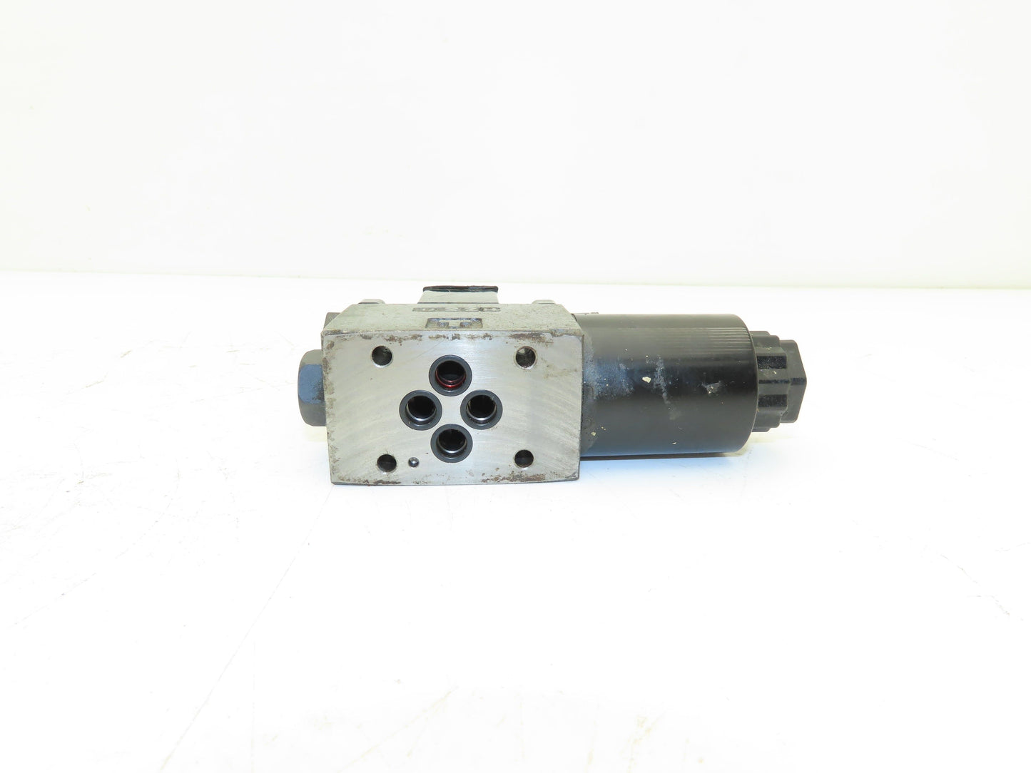 Tokimec DG4V-3-2A-M-P7-H-7-52 Hydraulic Directional Control Solenoid Valve 24VDC