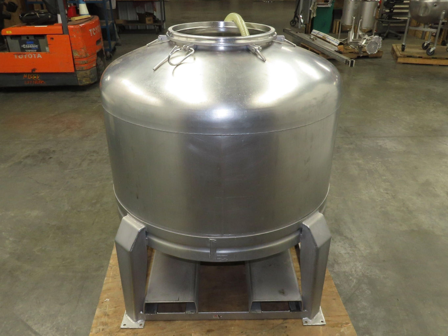 Mobile Stainless Steel Mixing Vessel 136 Gallon Tank Food Grade Sanitary Drain