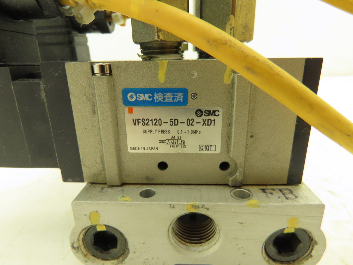 SMC VFS2120-5D-02-XD1 4/5 Pneumatic Solenoid Valve with 5-Station Manifold 24VDC