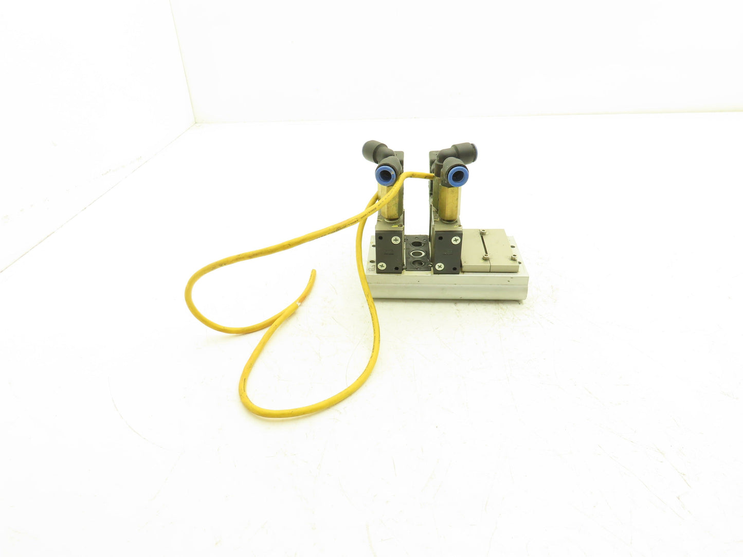 SMC VFS2120-5D-02-XD1 4/5 Pneumatic Solenoid Valve with 5-Station Manifold 24VDC