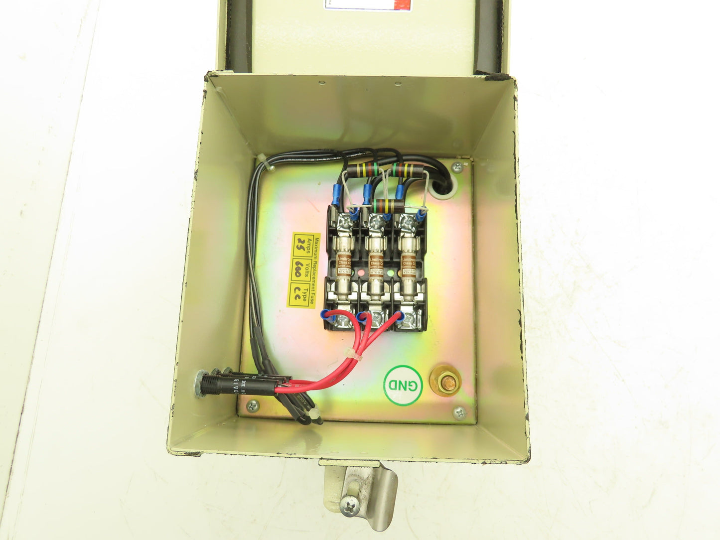 ABB C484D8-3FI Enclosed Indoor Capacitor 8 Kvar 480V 3PH NEMA 12 Dry Type