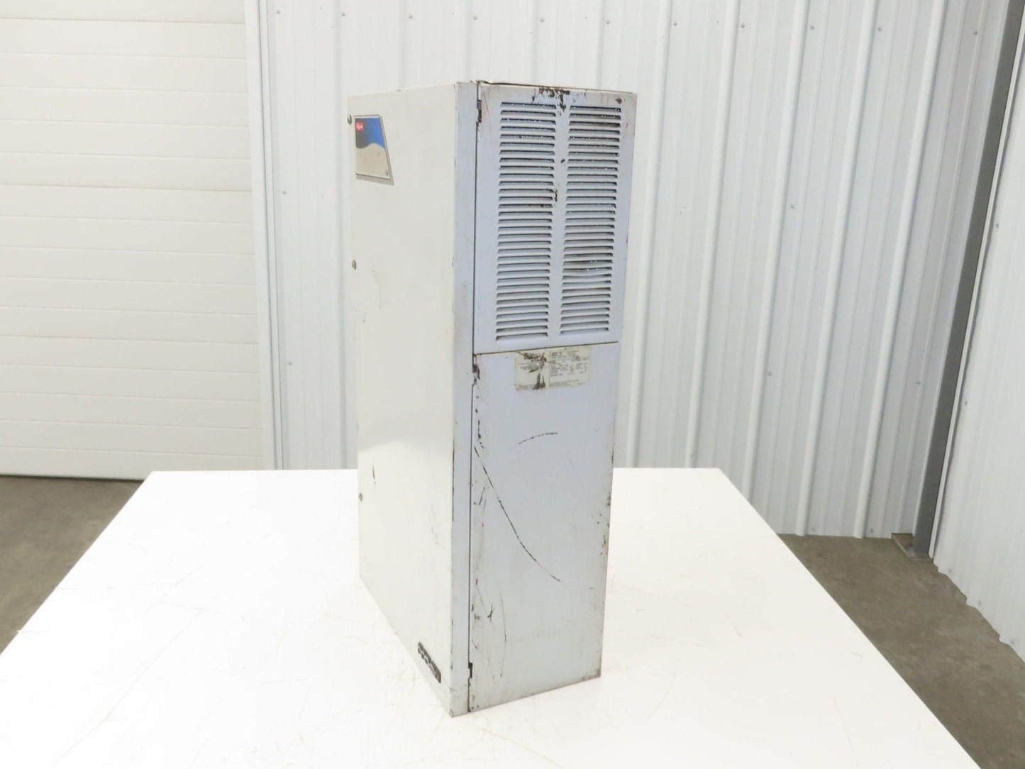 McLean CR29-0426-G010 Electrical Enclosure Air Conditioner 3500/4000 BTU 460V 3A