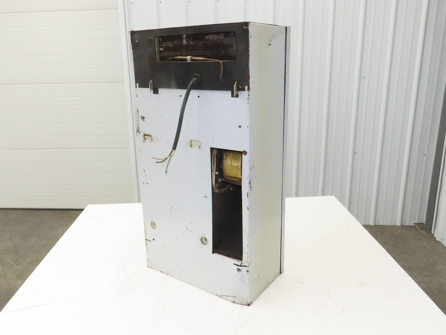McLean CR29-0426-G010 Electrical Enclosure Air Conditioner 3500/4000 BTU 460V 3A