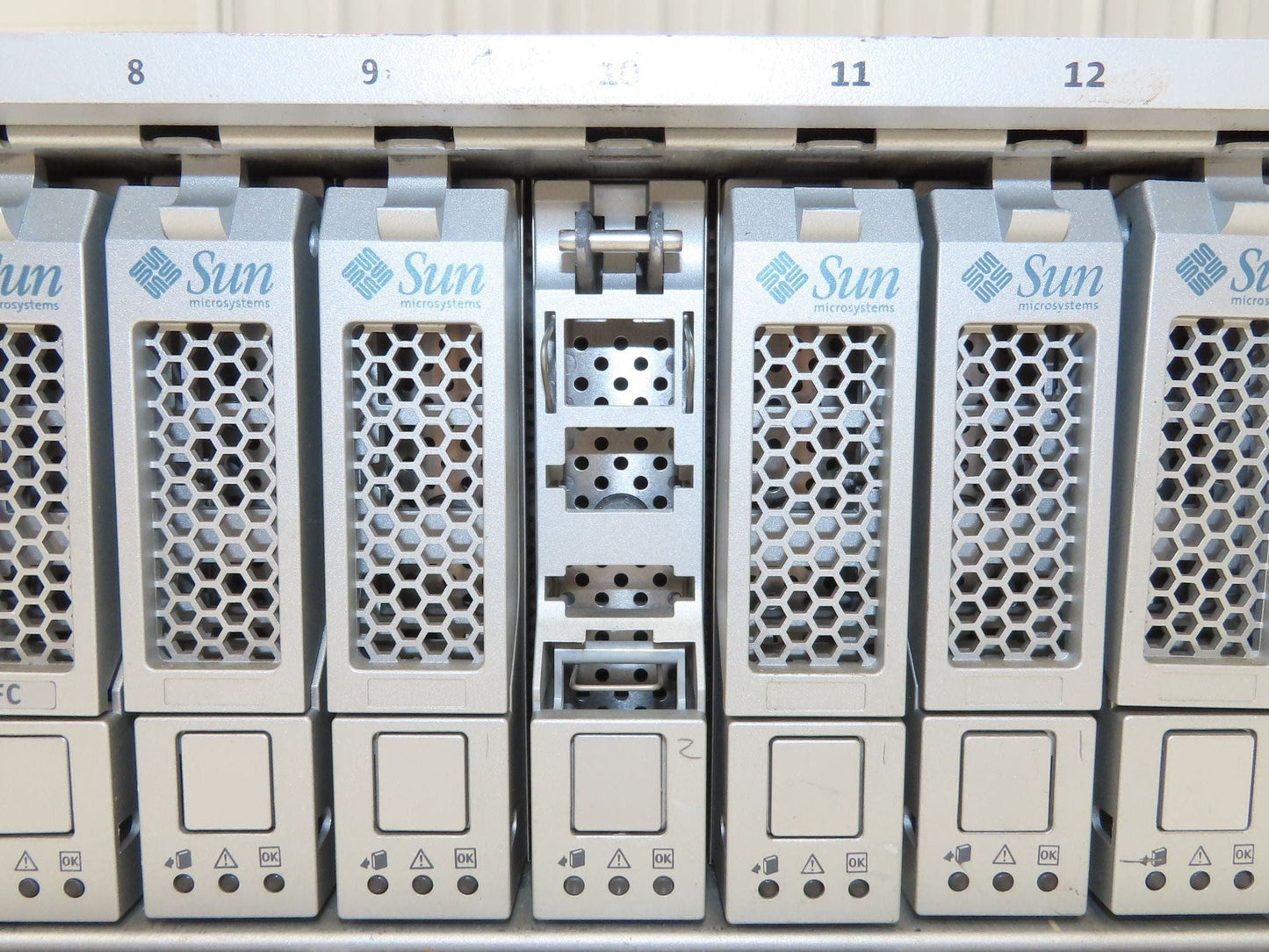 Sun StorageTek 0843 16-Bay RAID Fibre Channel 3.5" NO HDDs