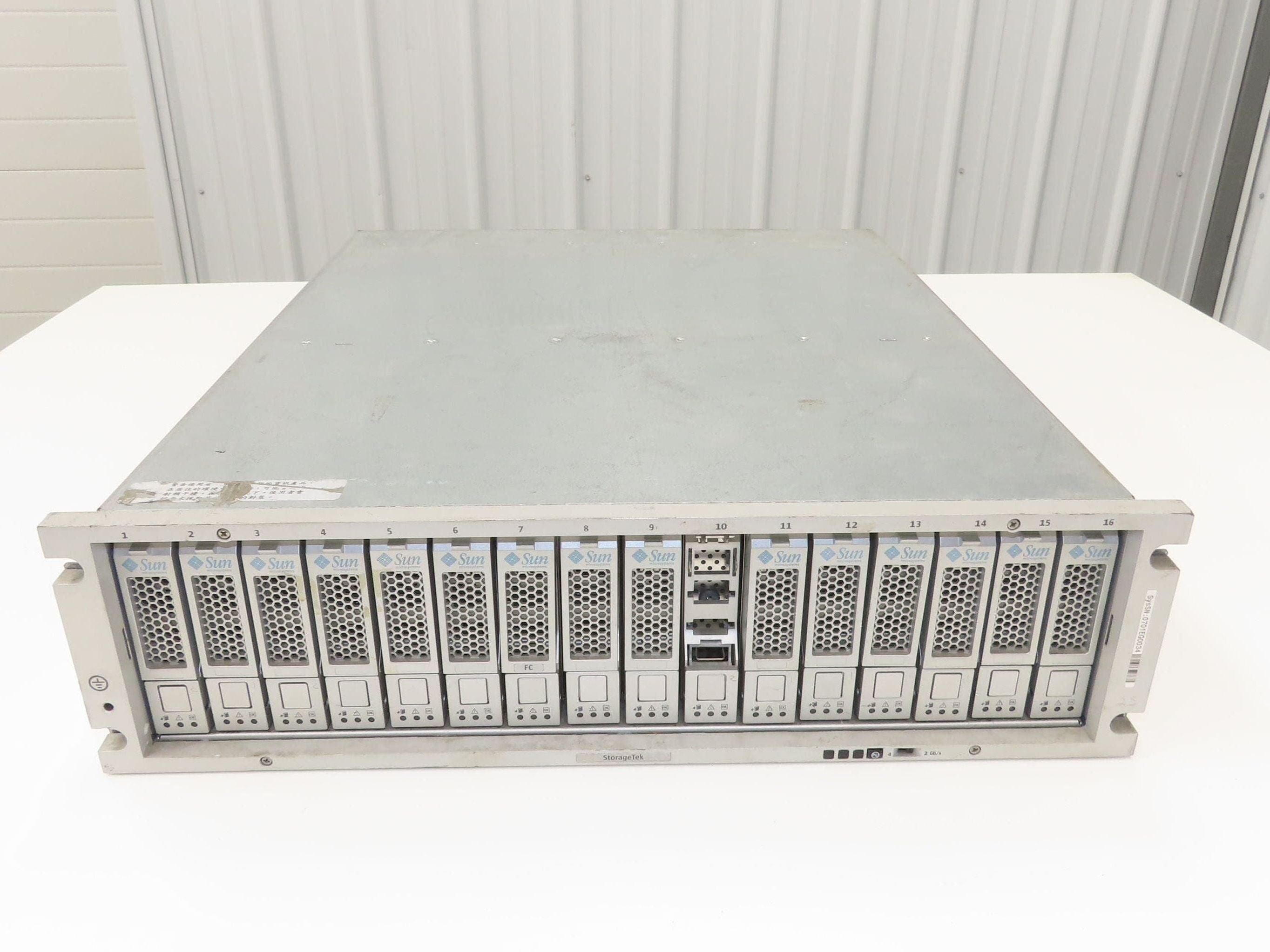 0843 Sun StorageTek 0843 16-Bay RAID Fibre Channel 3.5