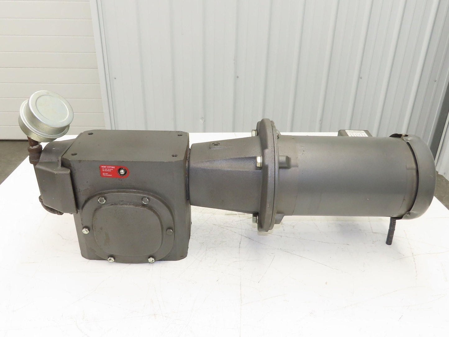 Baldor VM3611T Gearmotor 3Hp 230/460V 3PH 15:1 Reducer 115rpm RH Output 182TC