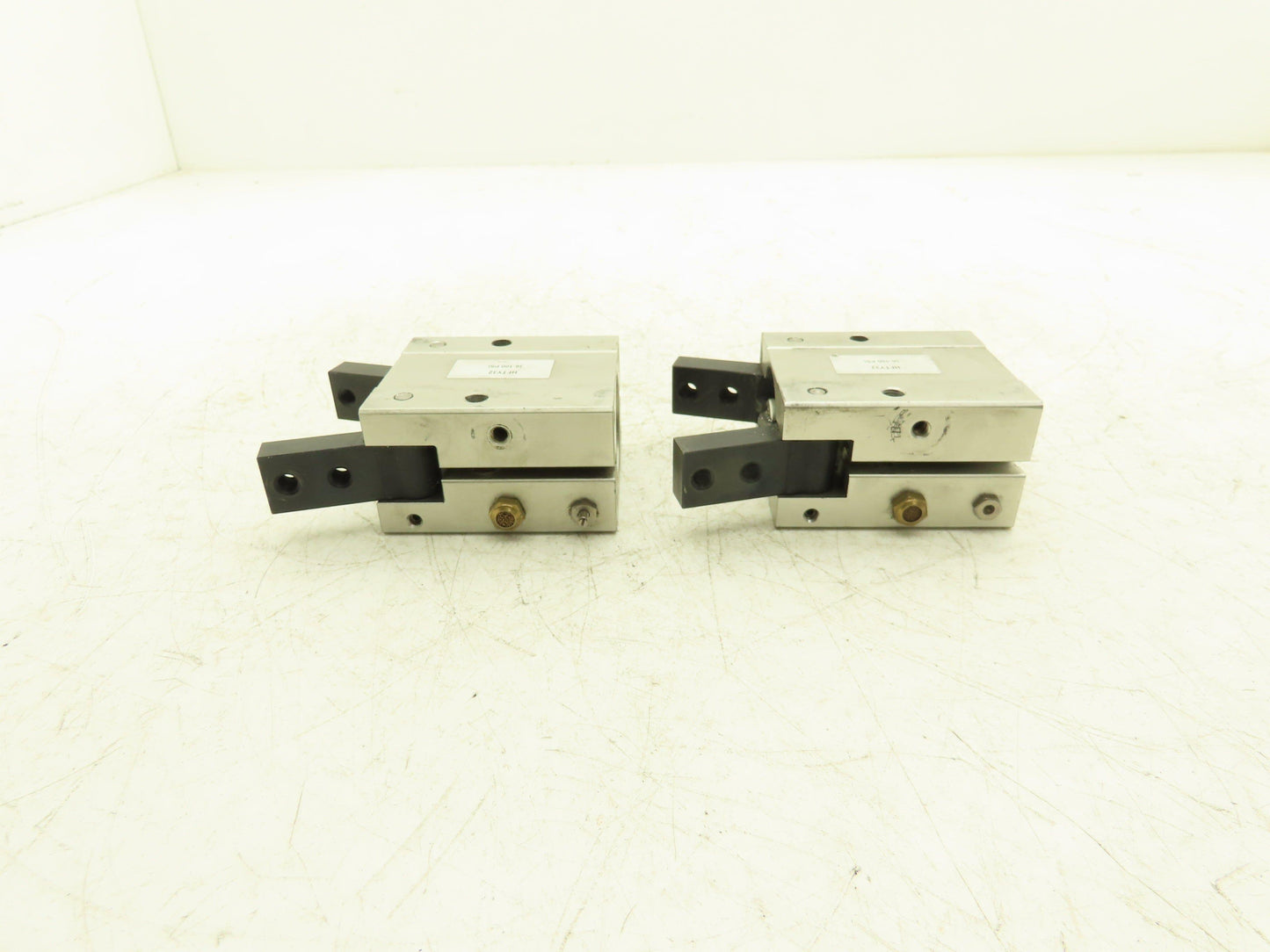 Bimba HFTY-32 Pneumatic Air Finger Gripper Cylinder Spring Return NO Lot of 2