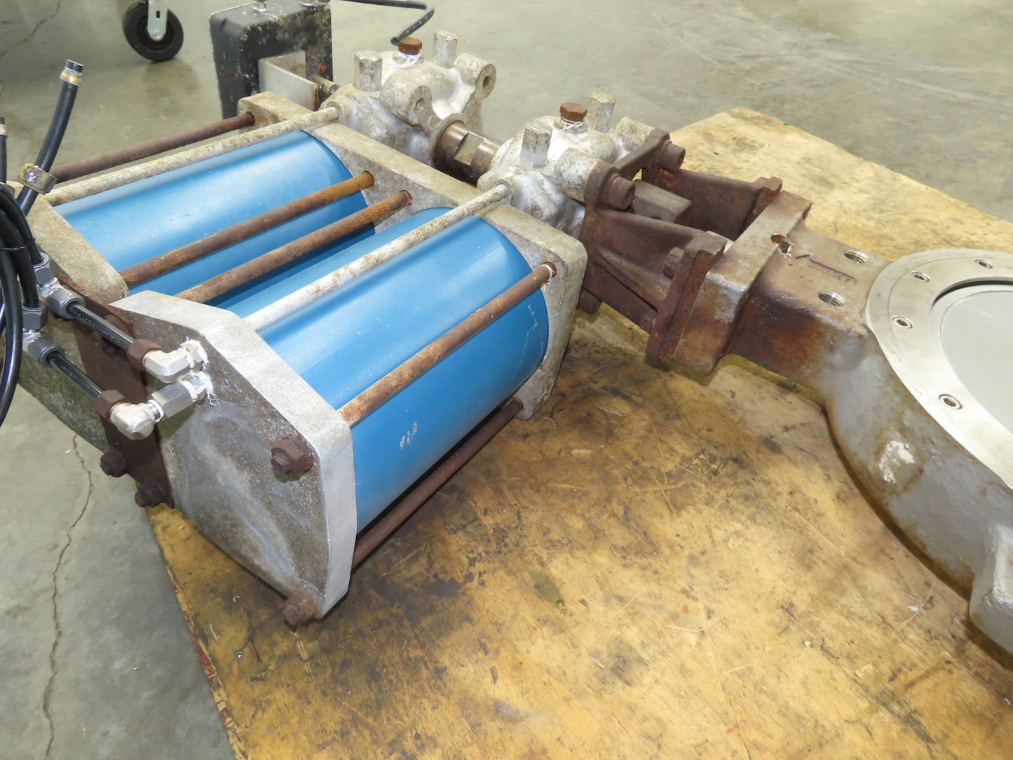 Jamesbury ST-2400 18" Stainless Wafer Butterfly Valve Air Actuator & Positioner