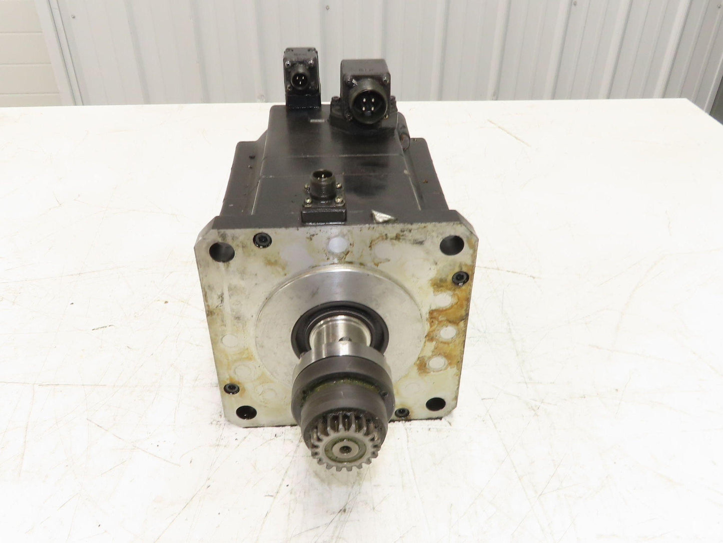 Okuma BL-MC100J-20SB AC Servo Motor 2kW 2000 RPM 133V 8.91A 3PH Encoder