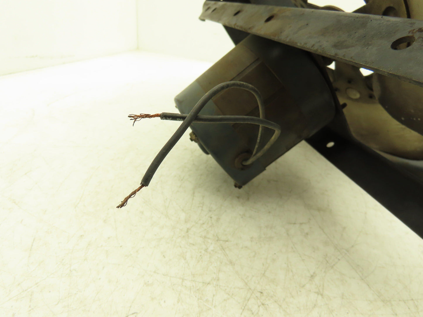 Lincoln Electric 8414310434 Cooling Fan And Bracket For Lincoln Welder 115VAC