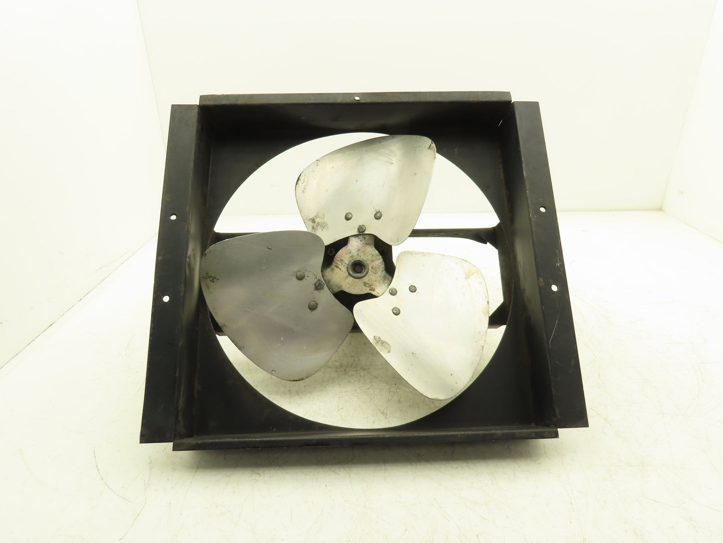 Lincoln Electric 8414310434 Cooling Fan And Bracket For Lincoln Welder 115VAC