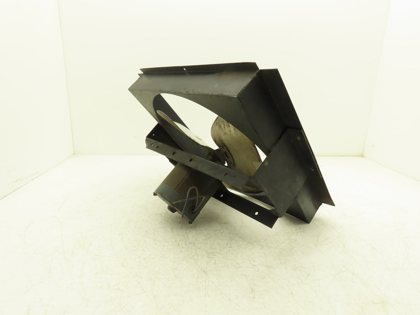 Lincoln Electric 8414310434 Cooling Fan And Bracket For Lincoln Welder 115VAC