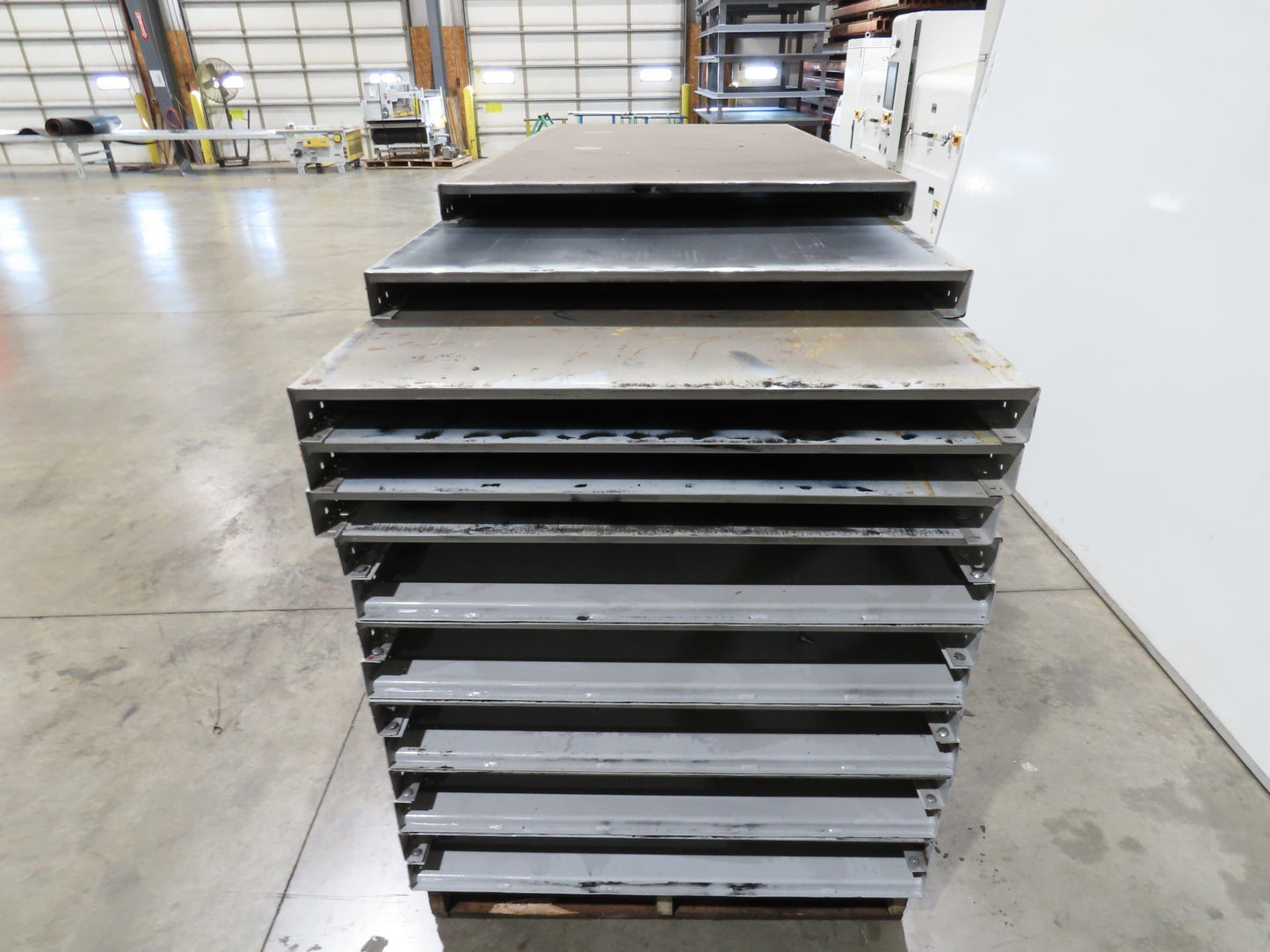 Hytrol FXG Parcel Belt Conveyor 43" x 173' White Slider Bed Sections -No Drive