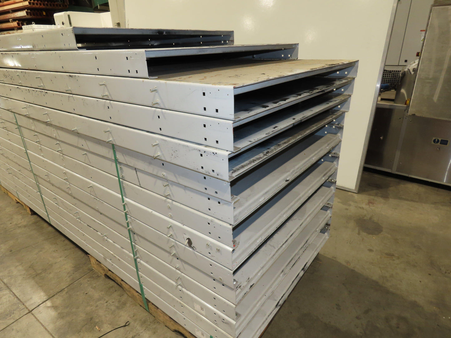 Hytrol FXG Parcel Belt Conveyor 43" x 173' White Slider Bed Sections -No Drive