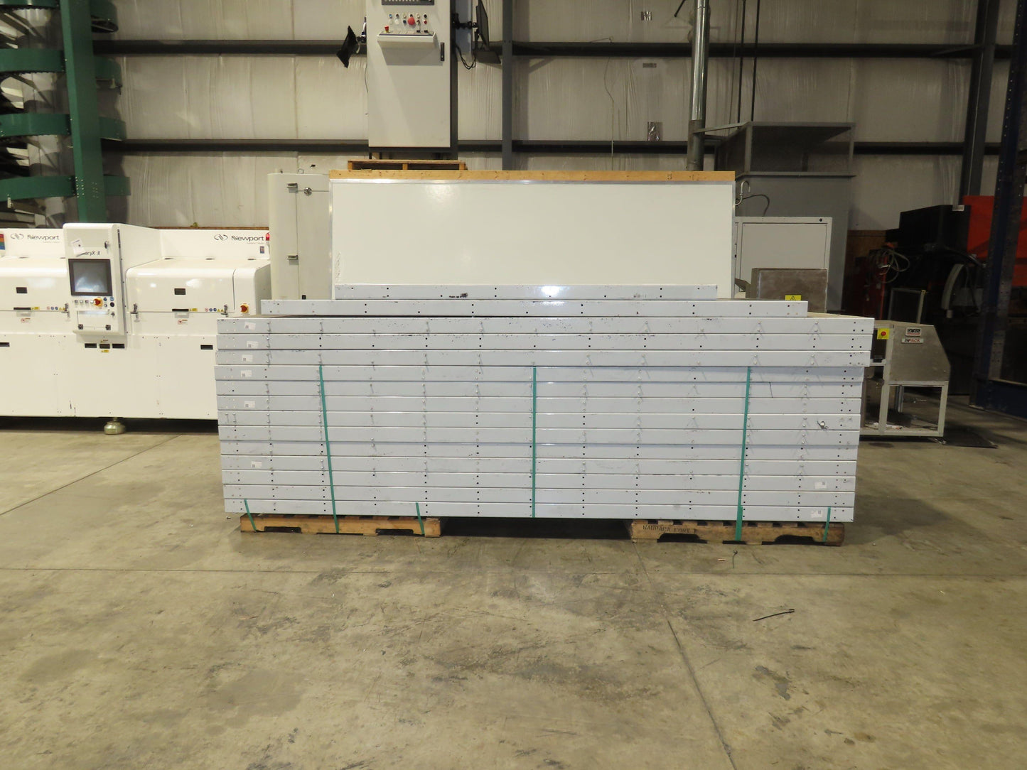 Hytrol FXG Parcel Belt Conveyor 43" x 173' White Slider Bed Sections -No Drive