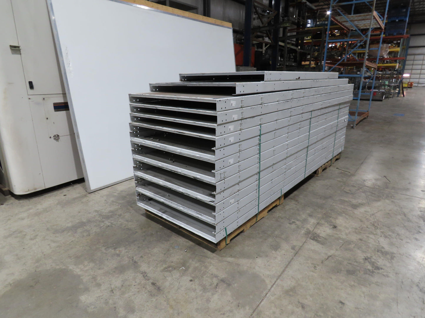 Hytrol FXG Parcel Belt Conveyor 43" x 173' White Slider Bed Sections -No Drive