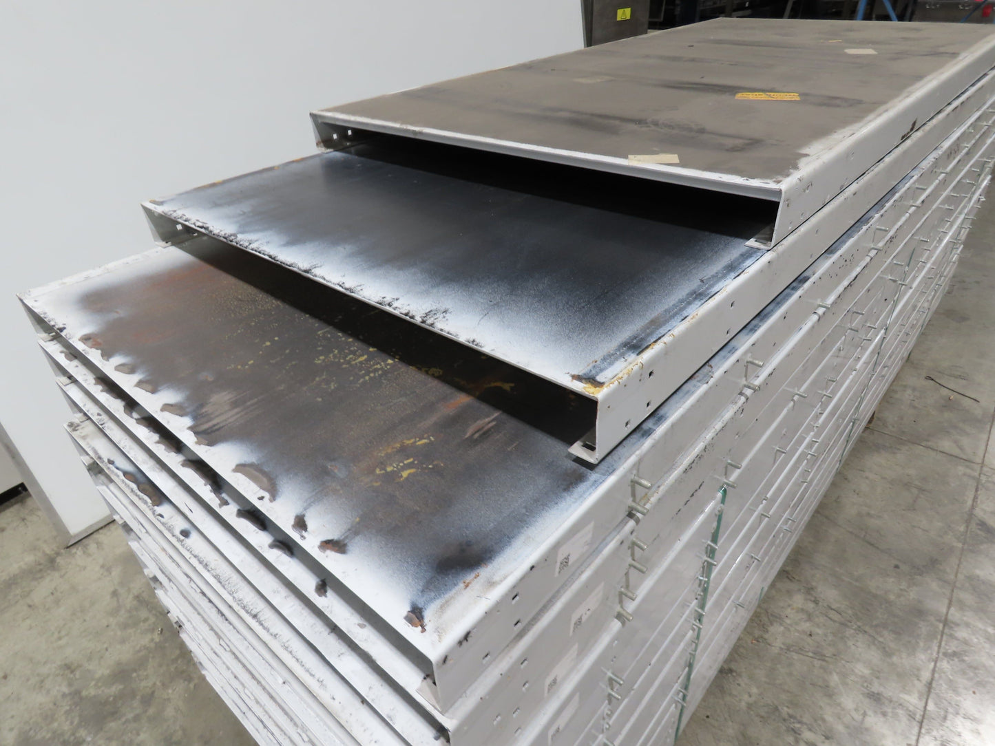 Hytrol FXG Parcel Belt Conveyor 43" x 173' White Slider Bed Sections -No Drive