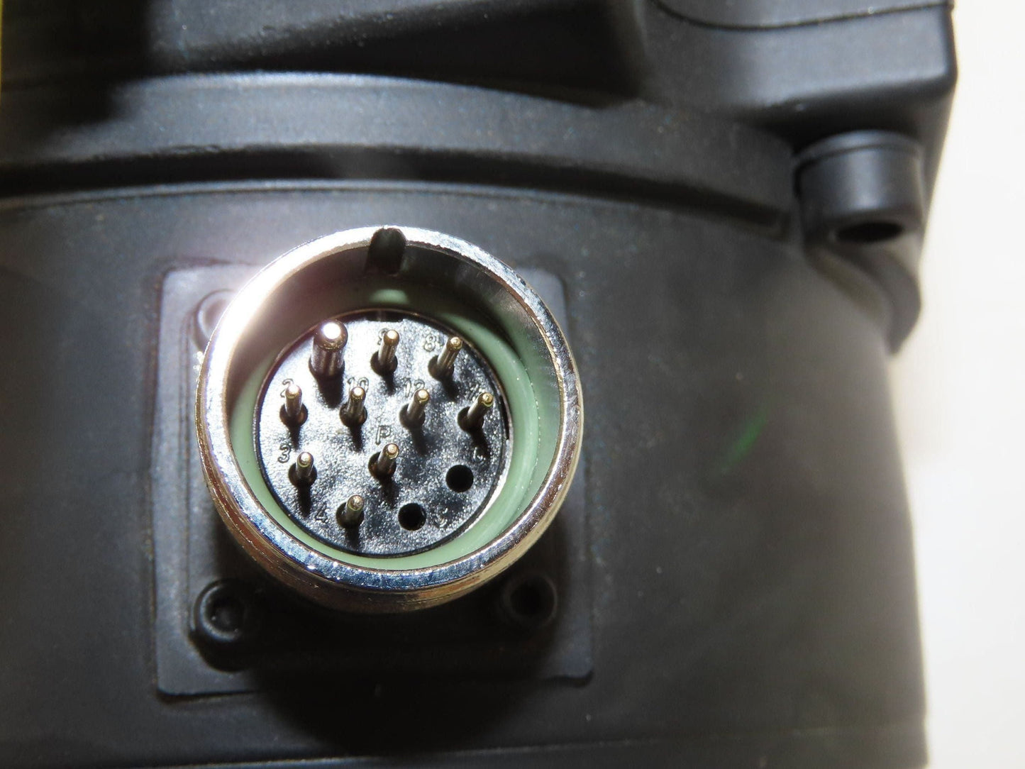 Indramat MAC090C-0-KD-3-C/110-B-1/S005 Permanent Magnet AC Servo Motor 2000 RPM