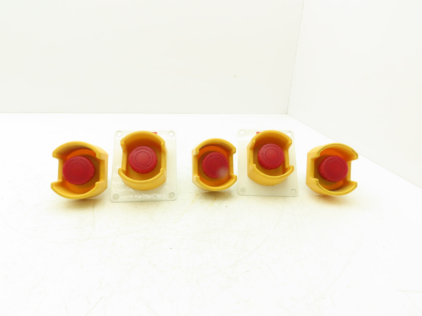 IDEC XW1E-LV Emergency RED E-Stop Pushbutton Twist Release Lot of 5