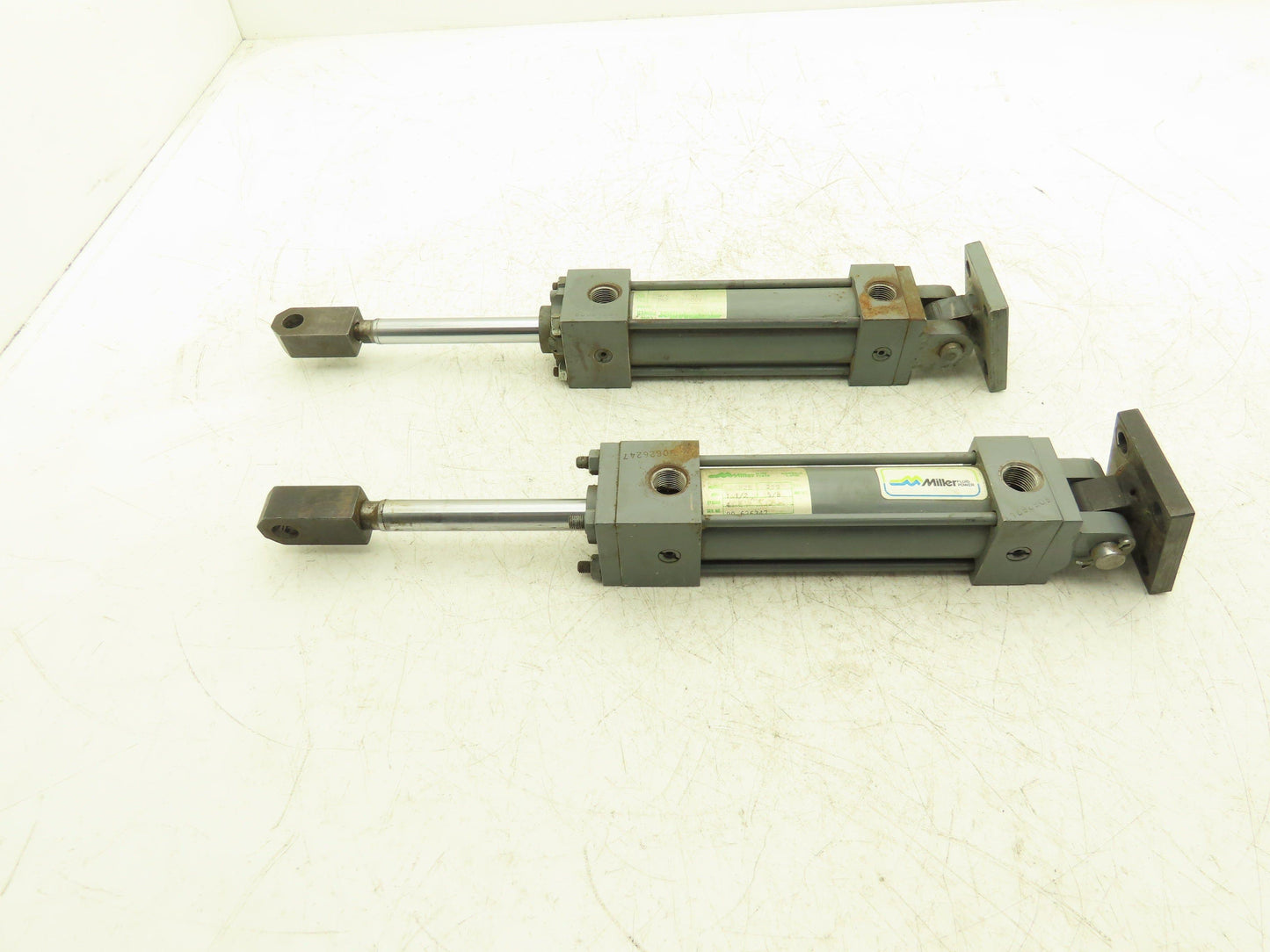 Miller A86R2B/A50B2B Pneumatic Air Cylinder 1-1/2" Bore 4" Stroke Lot of 2