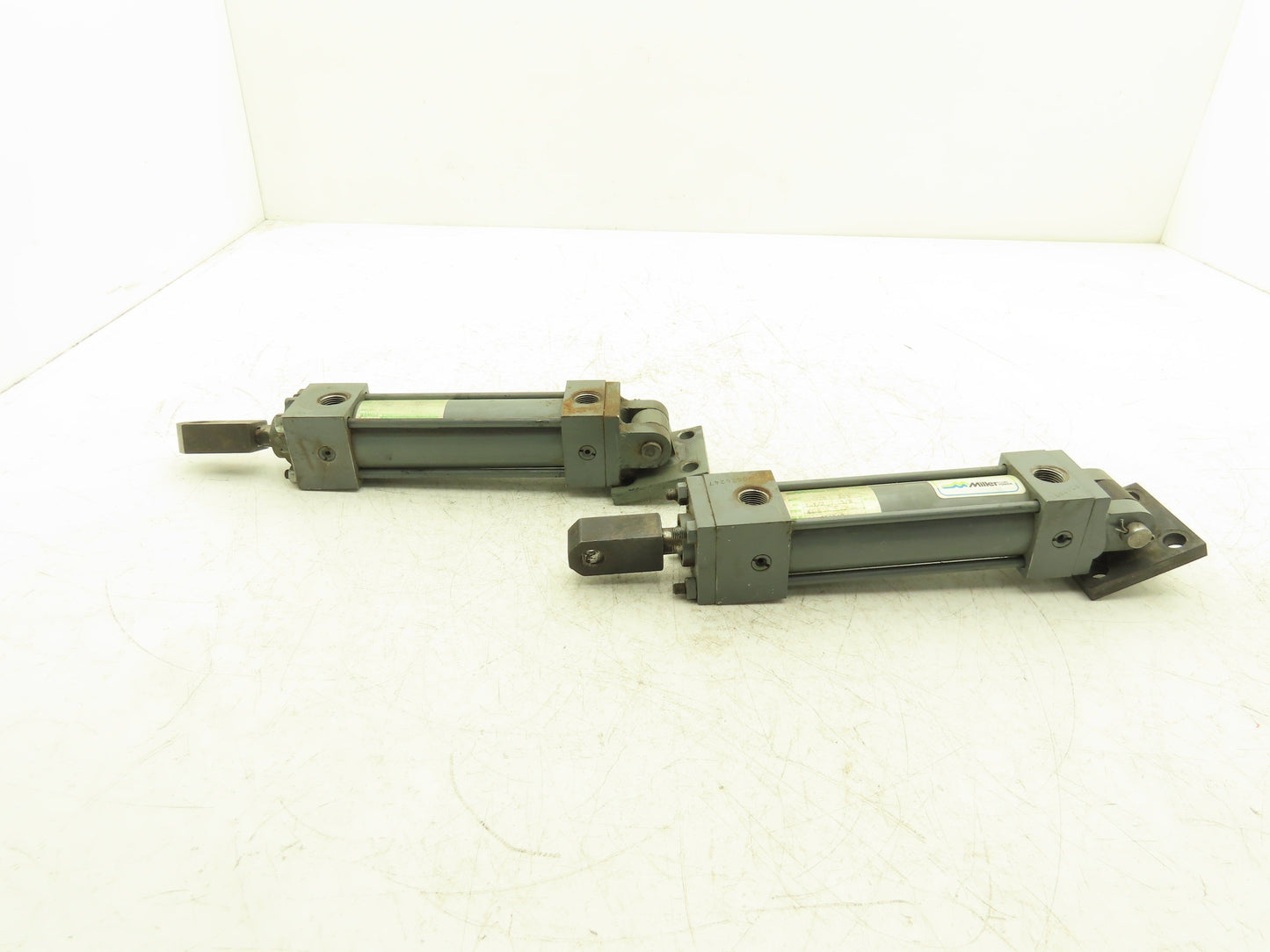 Miller A86R2B/A50B2B Pneumatic Air Cylinder 1-1/2" Bore 4" Stroke Lot of 2